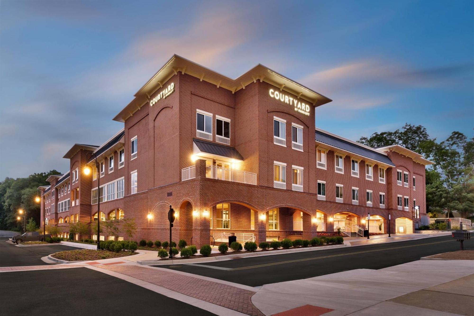 Courtyard By Marriott Atlanta Duluth Downtown Hotel Buitenkant foto